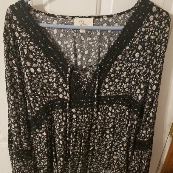 LLOVE USA clothing -black floral blouse - Picture 4 of 10